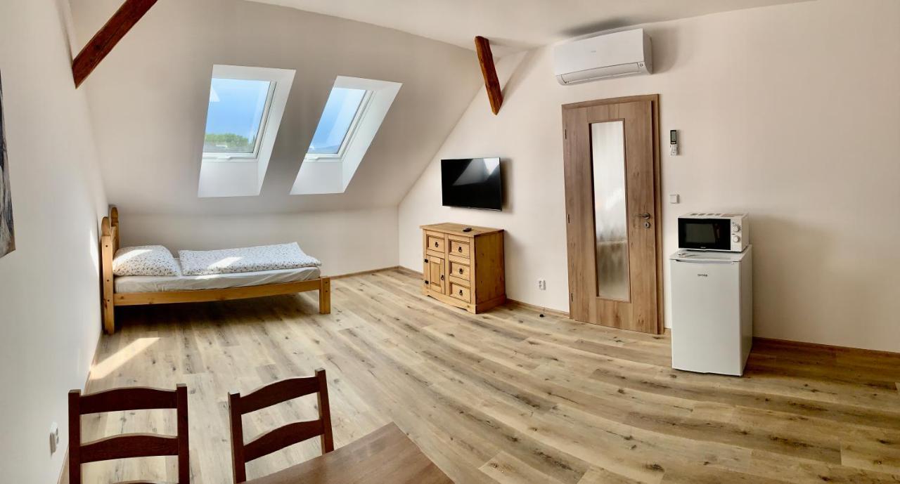 Apartmany Statek Bezdedice Hostomice Exterior photo